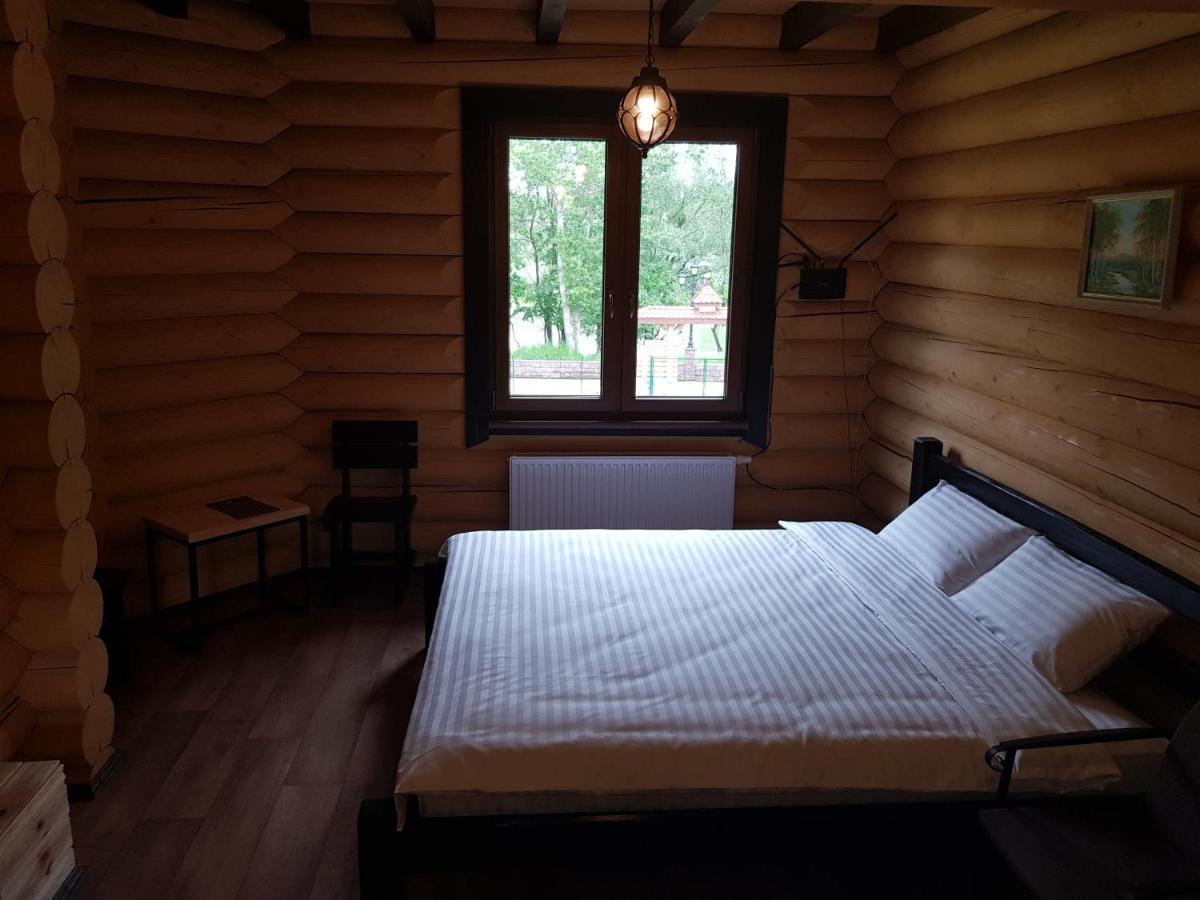 Загородный Комплекс Fort Pirnov Park Pirnove Exterior foto