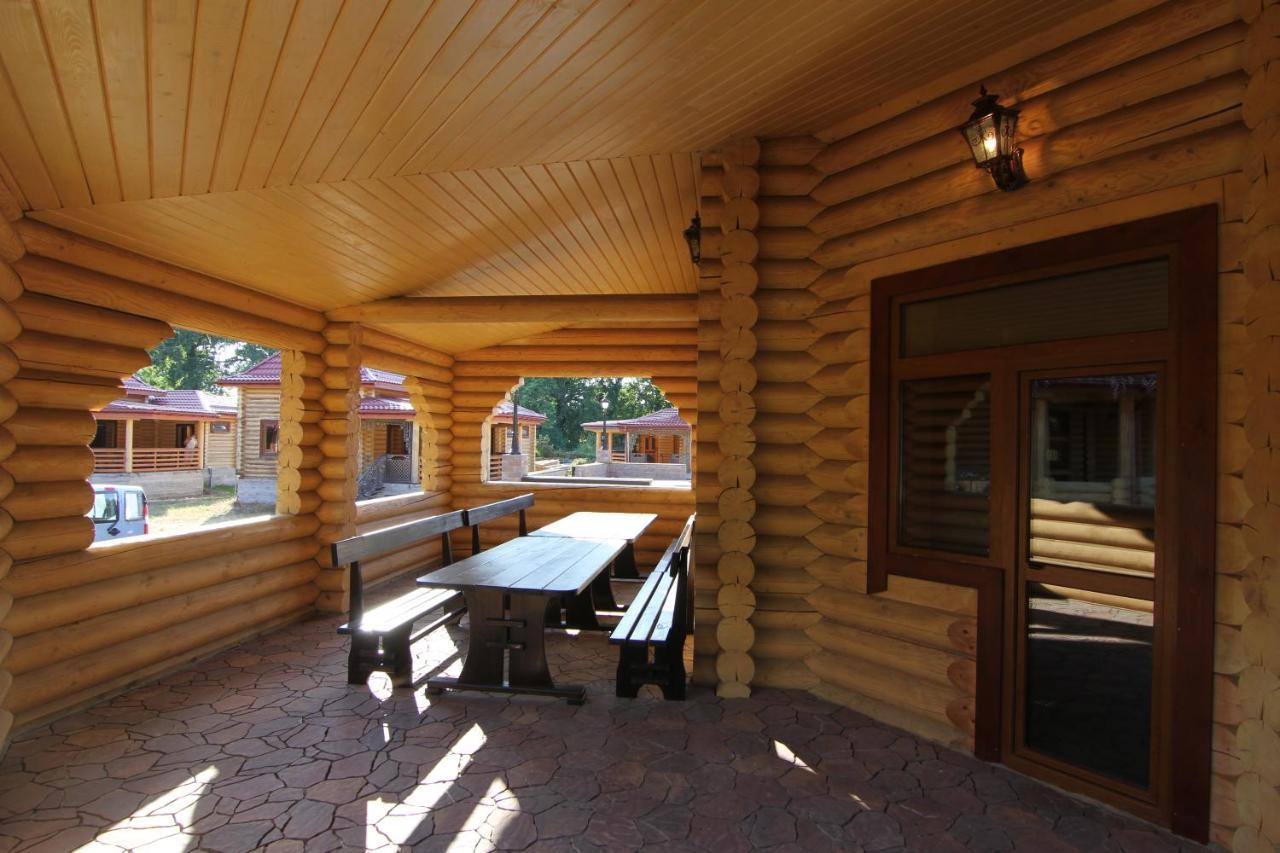 Загородный Комплекс Fort Pirnov Park Pirnove Exterior foto