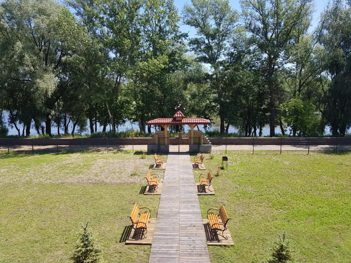 Загородный Комплекс Fort Pirnov Park Pirnove Exterior foto