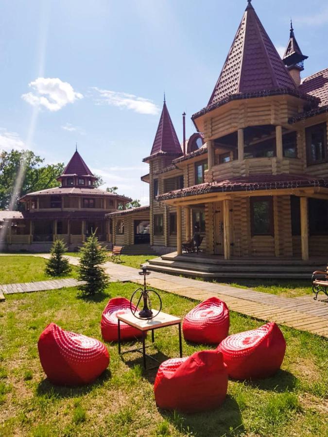 Загородный Комплекс Fort Pirnov Park Pirnove Exterior foto