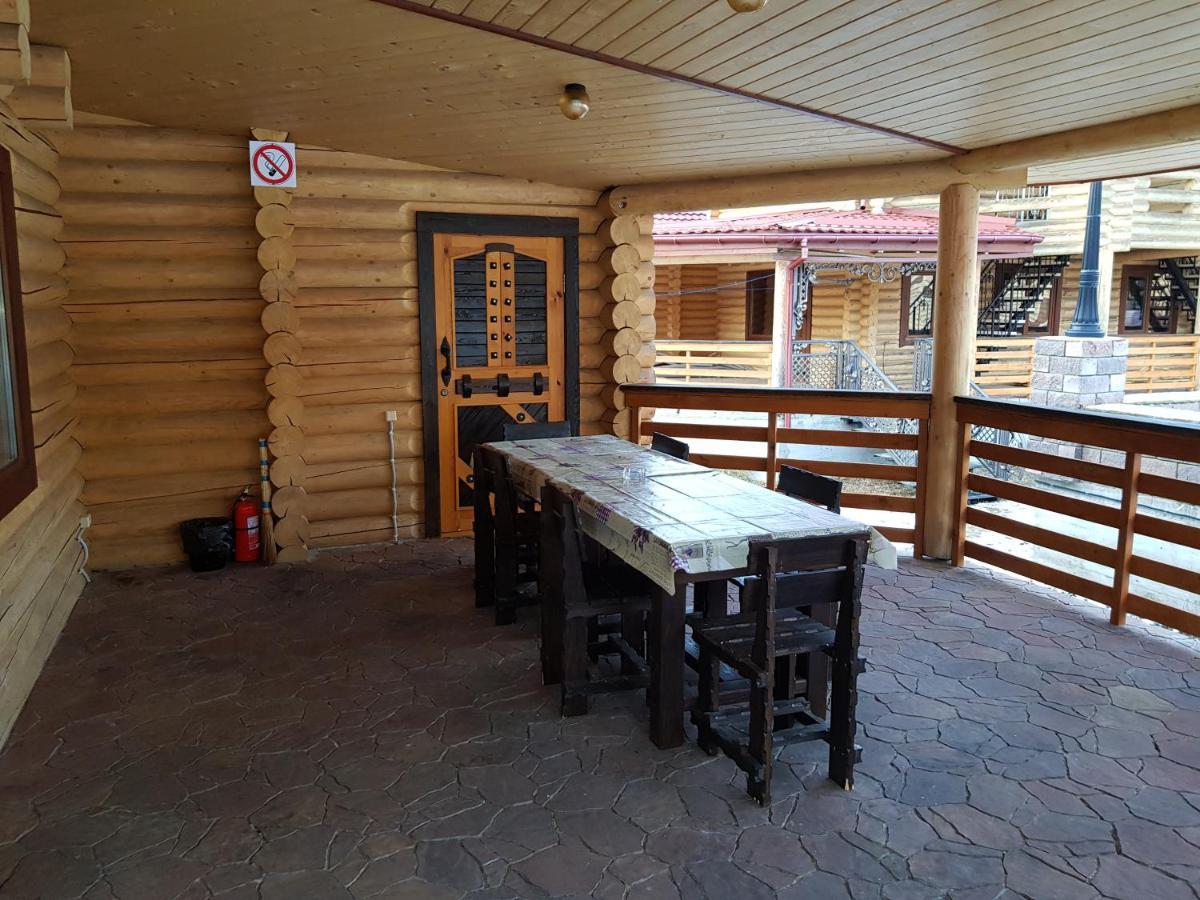 Загородный Комплекс Fort Pirnov Park Pirnove Exterior foto