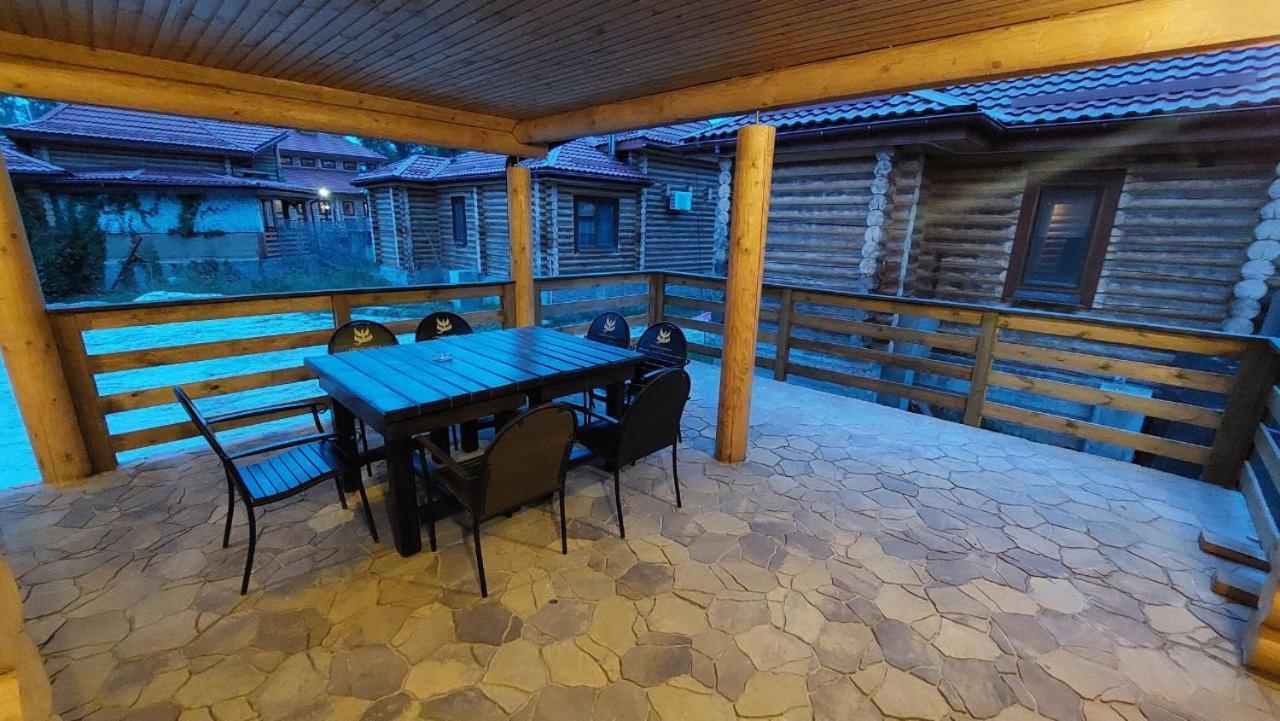 Загородный Комплекс Fort Pirnov Park Pirnove Exterior foto