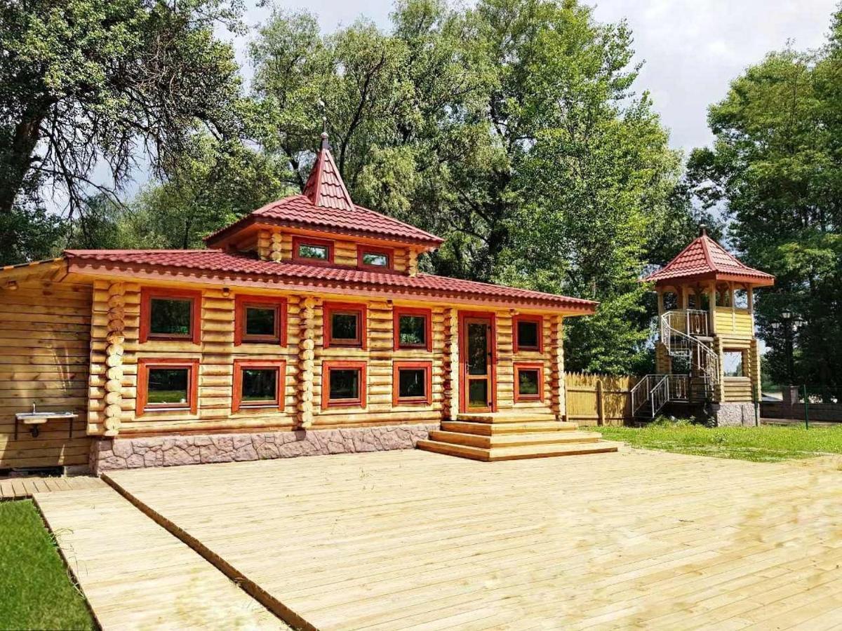 Загородный Комплекс Fort Pirnov Park Pirnove Exterior foto